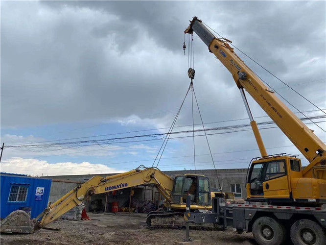 鹤峰县25吨吊车的工作半径是多少？