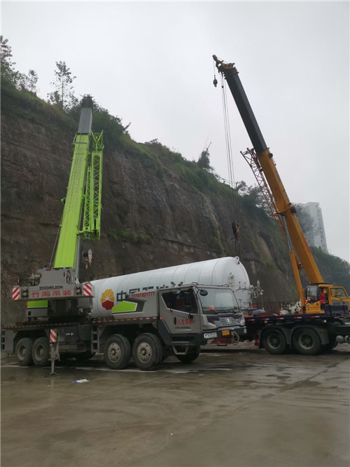 鹤峰县“不怕风雨冻”—— 吊车的 “恶劣环境适应” 技术